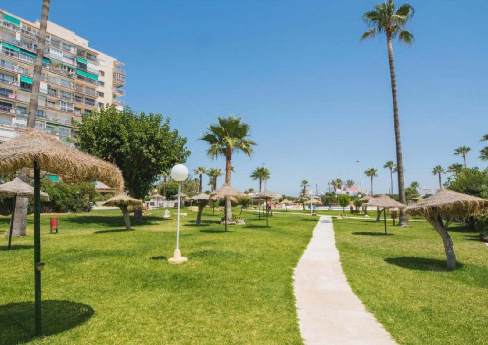 Estudio Recien Reformado En Primera Linea De Playa Apartment Benalmadena Luaran gambar
