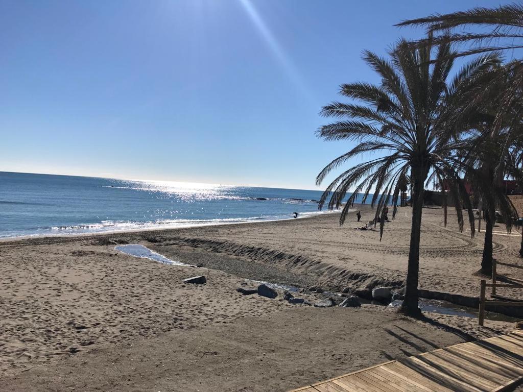 Estudio Recien Reformado En Primera Linea De Playa Apartment Benalmadena Luaran gambar