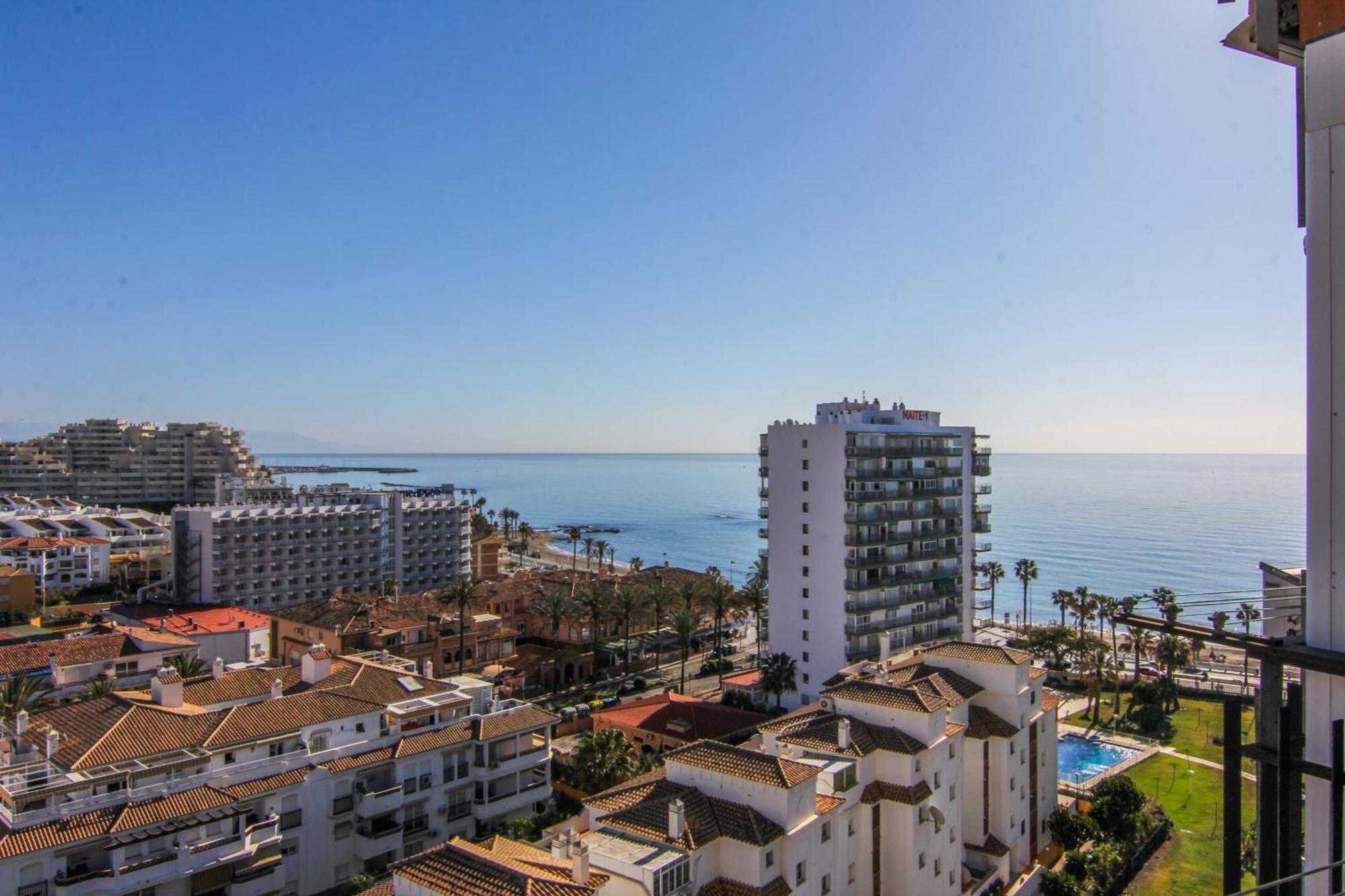 Estudio Recien Reformado En Primera Linea De Playa Apartment Benalmadena Luaran gambar