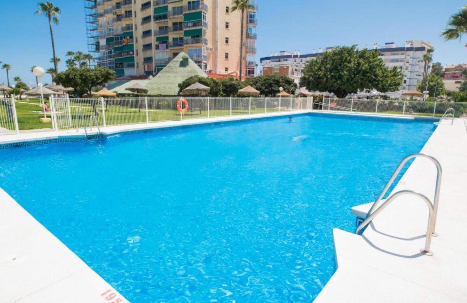 Estudio Recien Reformado En Primera Linea De Playa Apartment Benalmadena Luaran gambar